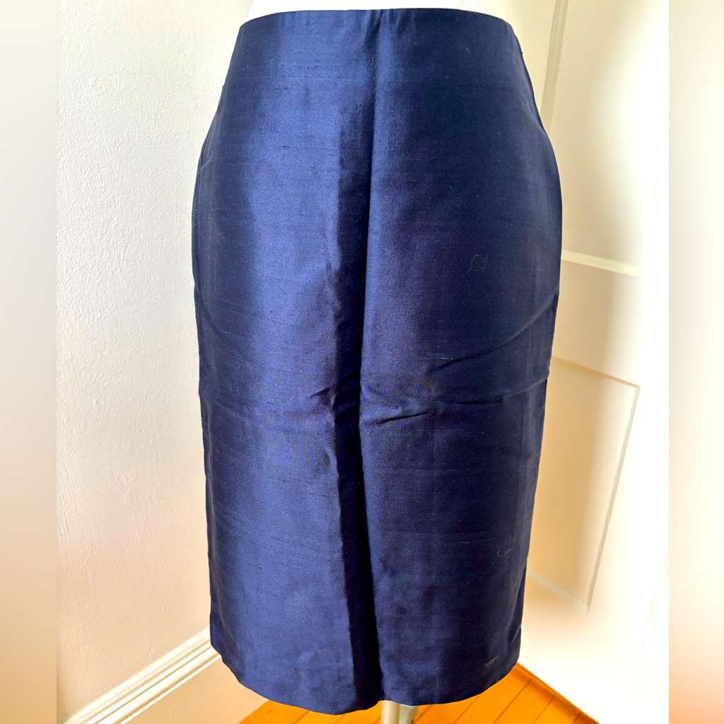 Talbots Nwot Silk Skirt, Fully Lined, Back Zip, Back Kick Pleat. Size 4.